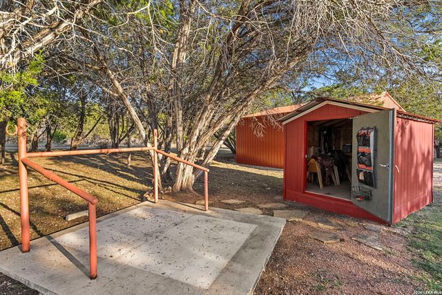 134 Looker Drive, Ingram, TX 78025