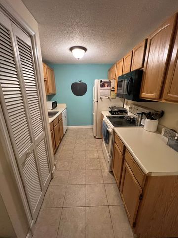 89 Heritage Dr 89, Northbridge, MA 01534
