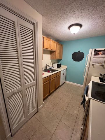 89 Heritage Dr 89, Northbridge, MA 01534