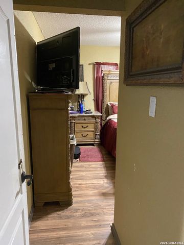 4327 Valleyfield, San Antonio, TX 78222