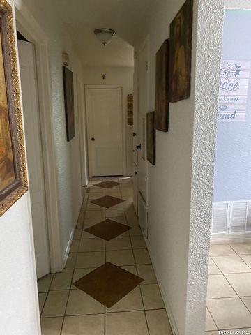 4327 Valleyfield, San Antonio, TX 78222