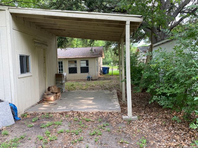 4327 Valleyfield, San Antonio, TX 78222