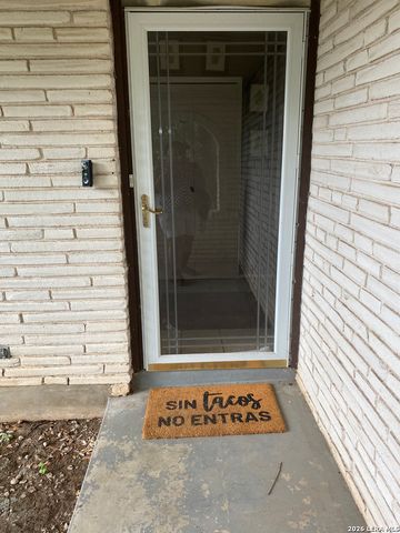4327 Valleyfield, San Antonio, TX 78222