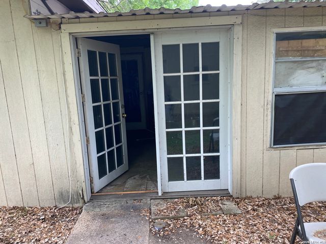 4327 Valleyfield, San Antonio, TX 78222