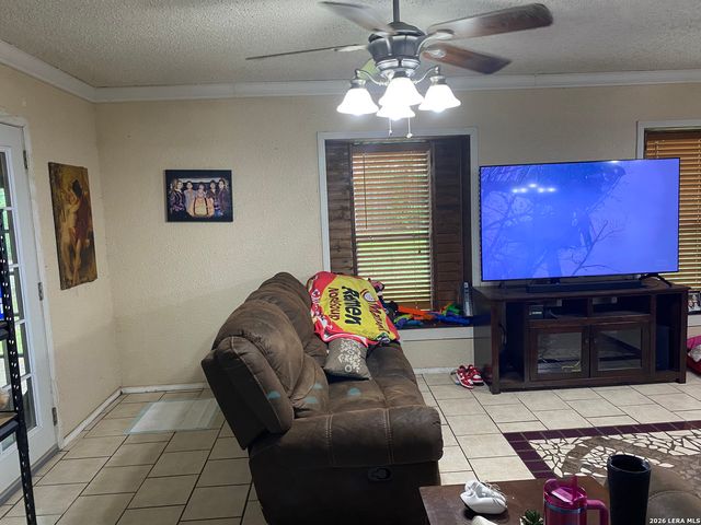 4327 Valleyfield, San Antonio, TX 78222