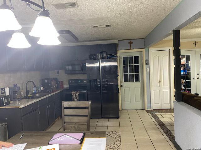 4327 Valleyfield, San Antonio, TX 78222