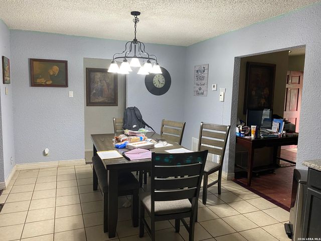4327 Valleyfield, San Antonio, TX 78222