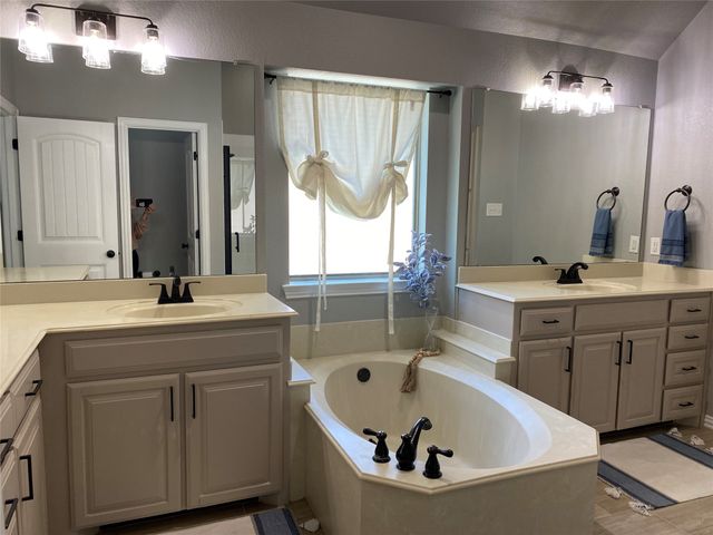 113 Chateau Drive, Aledo, TX 76008