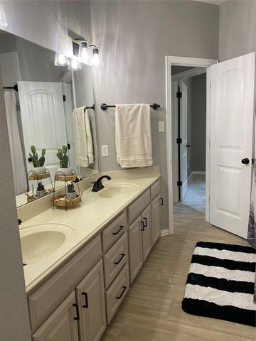 113 Chateau Drive, Aledo, TX 76008