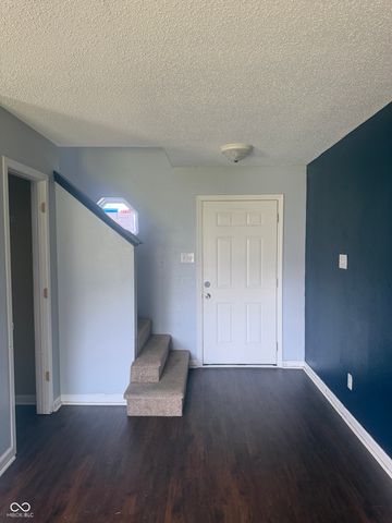 2525 Summerwood Lane, Greenwood, IN 46143