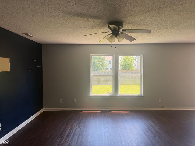 2525 Summerwood Lane, Greenwood, IN 46143