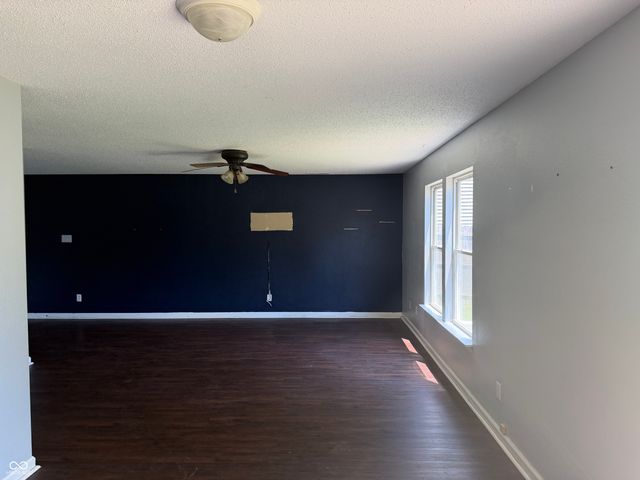 2525 Summerwood Lane, Greenwood, IN 46143