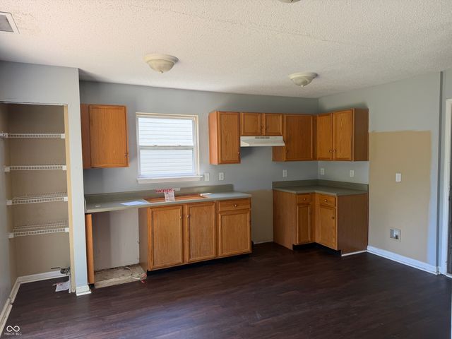 2525 Summerwood Lane, Greenwood, IN 46143