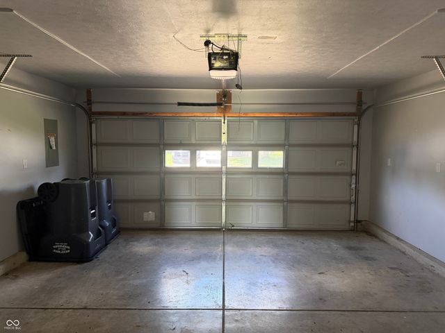 2525 Summerwood Lane, Greenwood, IN 46143