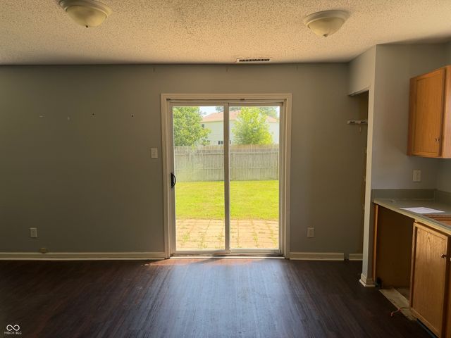 2525 Summerwood Lane, Greenwood, IN 46143
