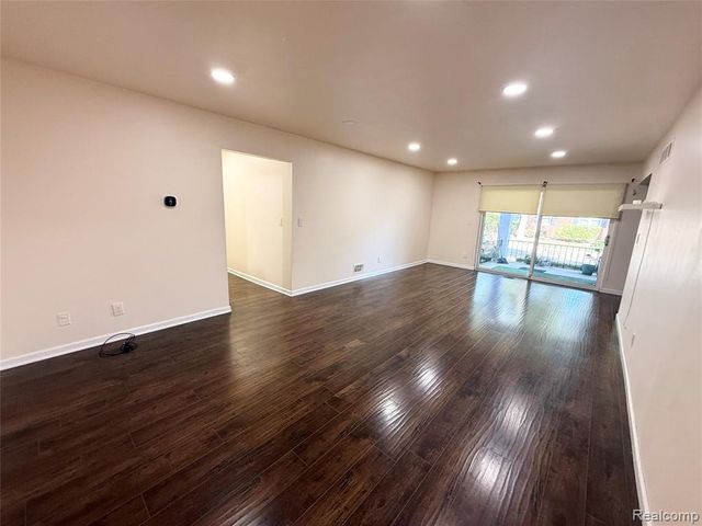 27633 E Echo Valley, Farmington Hills, MI 48334