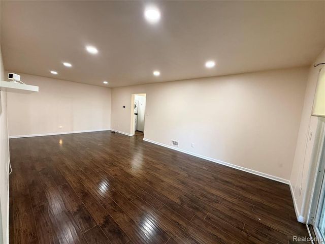 27633 E Echo Valley, Farmington Hills, MI 48334