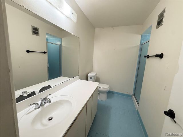 27633 E Echo Valley, Farmington Hills, MI 48334