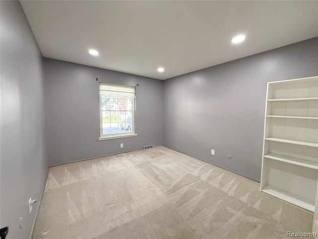 27633 E Echo Valley, Farmington Hills, MI 48334