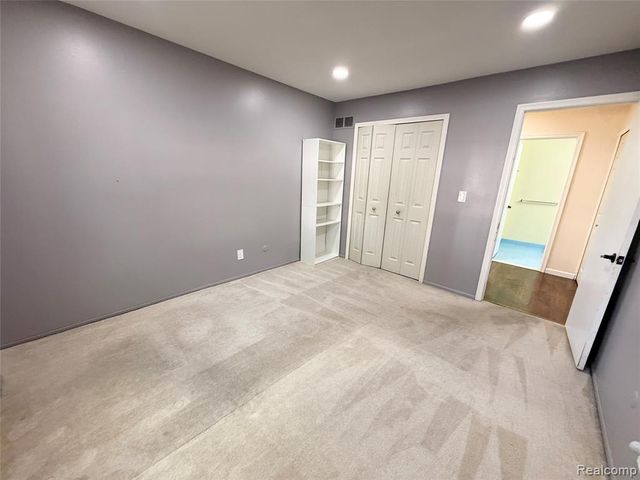 27633 E Echo Valley, Farmington Hills, MI 48334