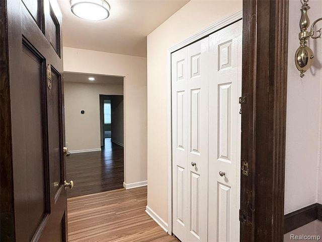 27633 E Echo Valley, Farmington Hills, MI 48334