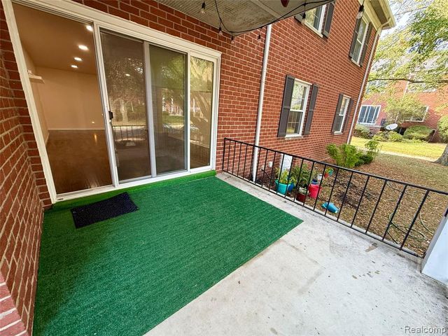 27633 E Echo Valley, Farmington Hills, MI 48334