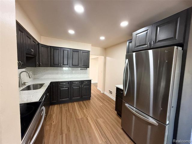 27633 E Echo Valley, Farmington Hills, MI 48334