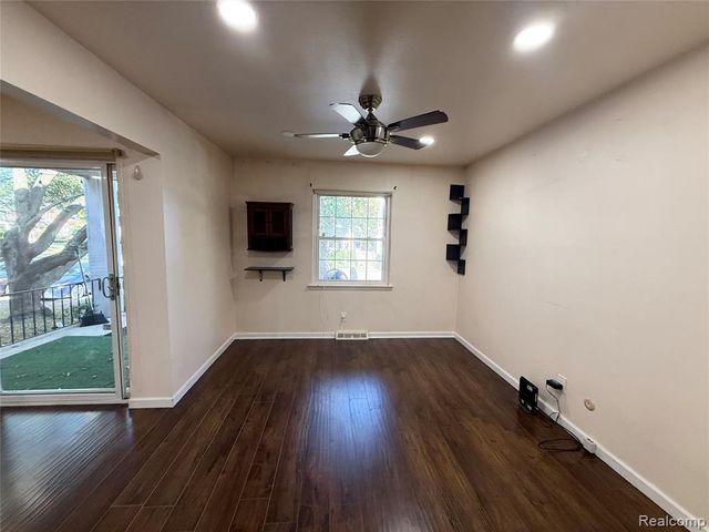 27633 E Echo Valley, Farmington Hills, MI 48334