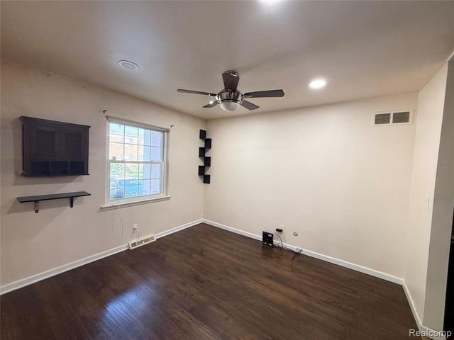 27633 E Echo Valley, Farmington Hills, MI 48334
