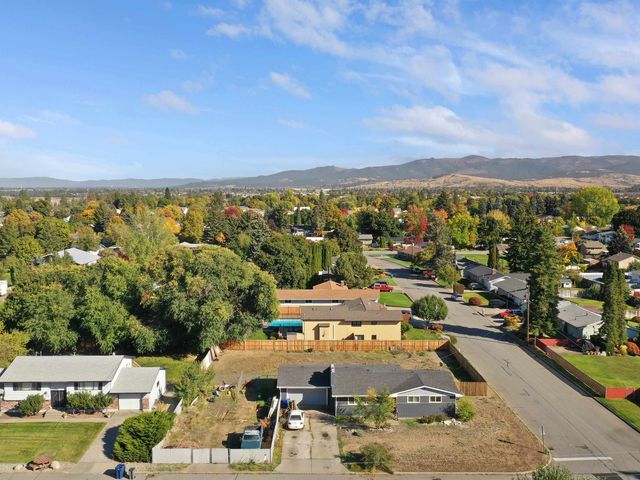1004 N Best Rd, Spokane Valley, WA 99216 property photo
