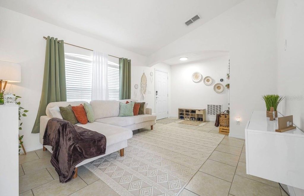 Image 4 of property listing at 1811 DON PLACE, Kissimmee, FL 34759