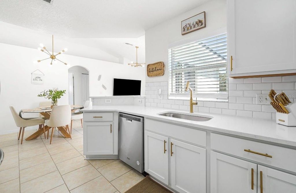 Image 7 of property listing at 1811 DON PLACE, Kissimmee, FL 34759