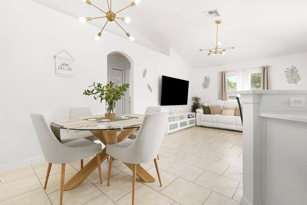 Image 10 of property listing at 1811 DON PLACE, Kissimmee, FL 34759