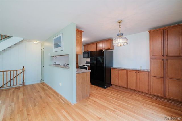 23707 N Rockledge, Novi, MI 48375