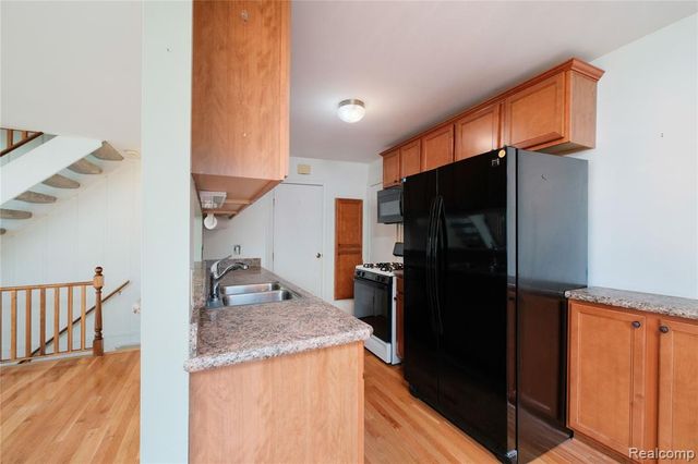 23707 N Rockledge, Novi, MI 48375