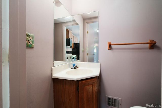 23707 N Rockledge, Novi, MI 48375