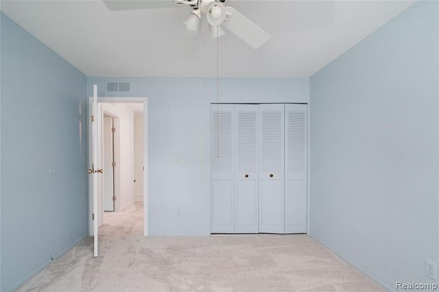 23707 N Rockledge, Novi, MI 48375