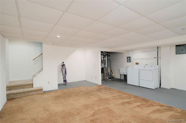 23707 N Rockledge, Novi, MI 48375