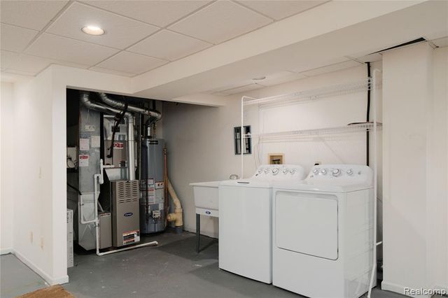 23707 N Rockledge, Novi, MI 48375