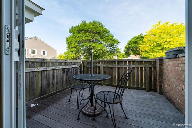 23707 N Rockledge, Novi, MI 48375