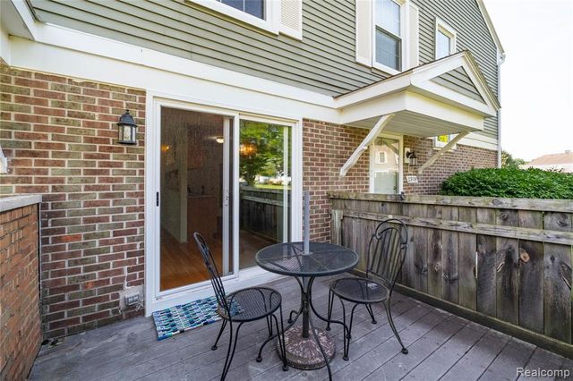 23707 N Rockledge, Novi, MI 48375