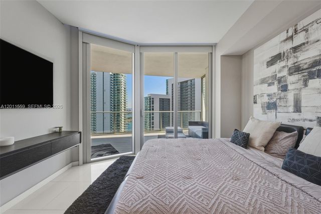 851 NE 1st Ave 4303, Miami, FL 33132