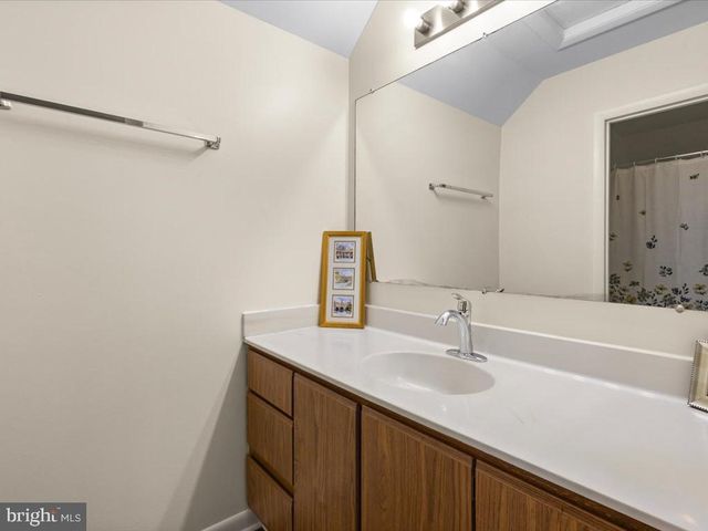 15058 HOLLEYSIDE DR, Dumfries, VA 22025