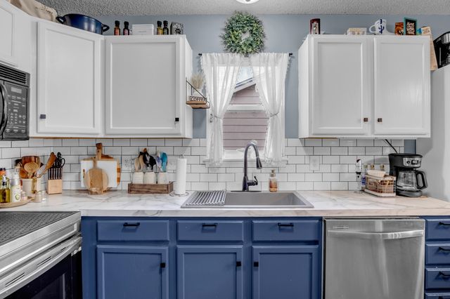 628 S Longbranch Dr, Maize, KS 67101