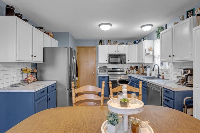 628 S Longbranch Dr, Maize, KS 67101