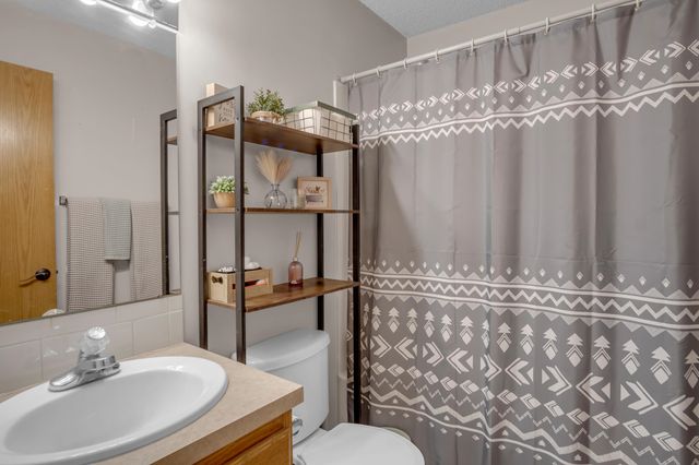 628 S Longbranch Dr, Maize, KS 67101