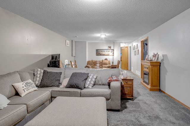 628 S Longbranch Dr, Maize, KS 67101