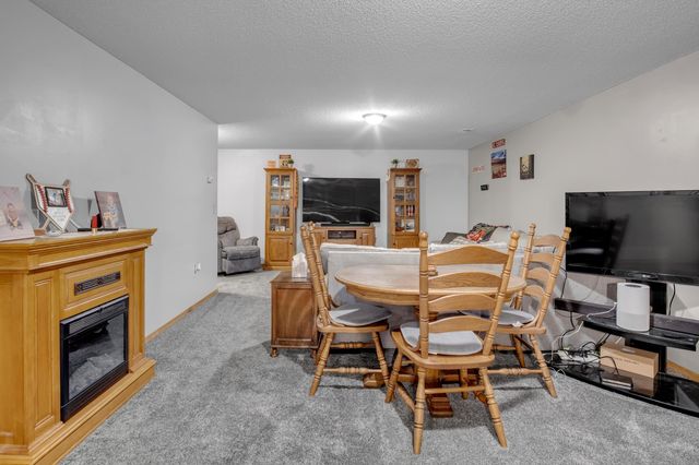 628 S Longbranch Dr, Maize, KS 67101