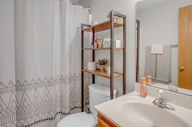 628 S Longbranch Dr, Maize, KS 67101