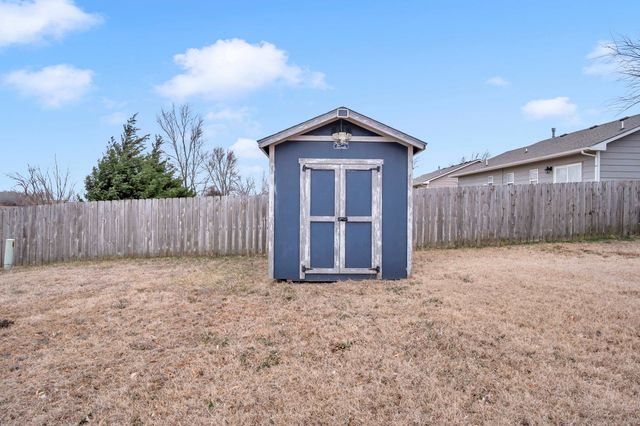 628 S Longbranch Dr, Maize, KS 67101